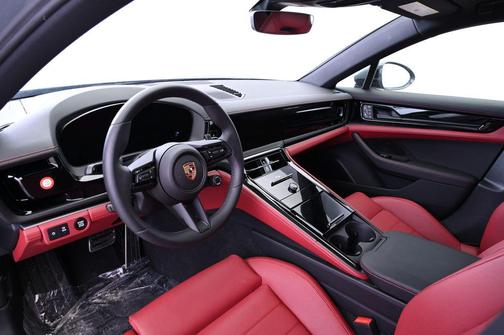 2025 Porsche Panamera 4