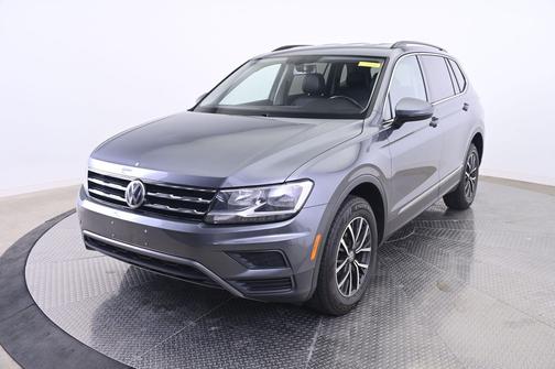 Platinum Gray Metallic 2018 Volkswagen Tiguan 2.0T SE 4MOTION