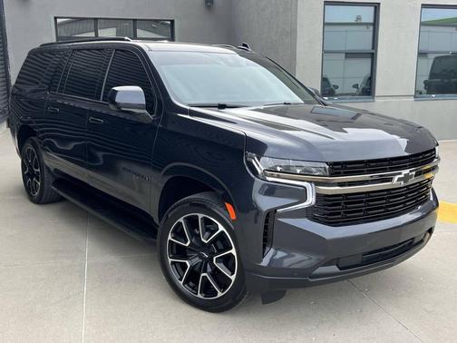2023 Chevrolet Suburban RST