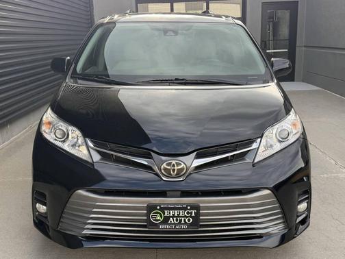 Midnight Black Metallic 2019 Toyota Sienna XLE