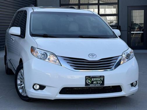 2016 Toyota Sienna XLE