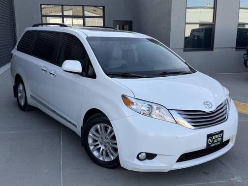 2016 Toyota Sienna XLE