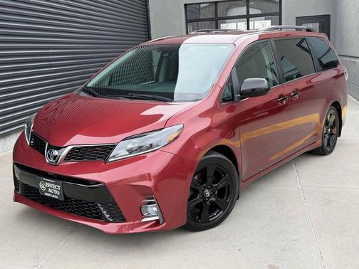 2020 Toyota Sienna SE