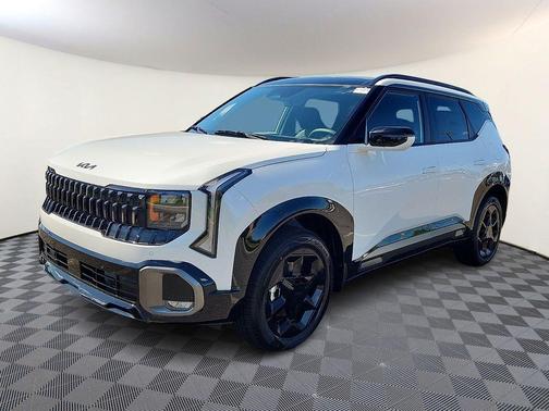 Snow White Pearl 2027 Kia Seltos X-Line