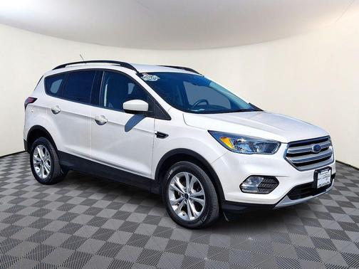 White Platinum Clearcoat Metallic 2018 Ford Escape SE