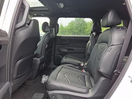 Glacial White Pearl 2027 Kia Telluride EX