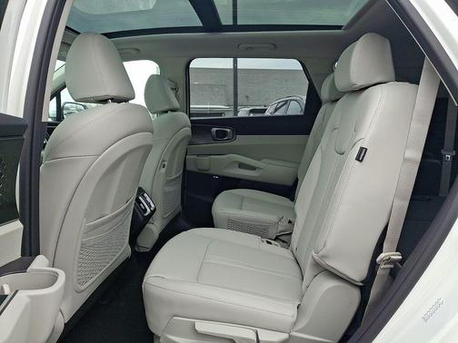 Snow White Pearl 2026 Kia Sorento Hybrid EX