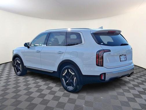 Glacial White Pearl 2023 Kia Telluride EX
