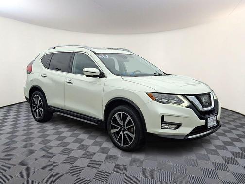 White 2017 Nissan Rogue SL