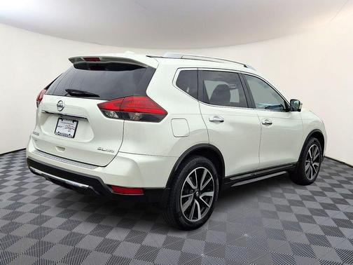 White 2017 Nissan Rogue SL