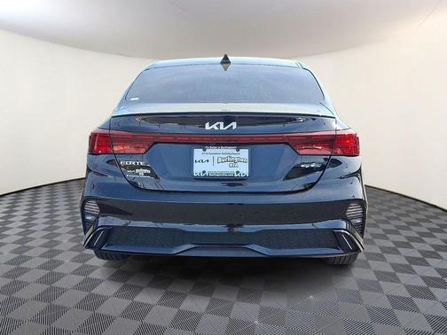 Aurora Black Pearl 2024 Kia Forte GT-Line