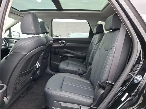 Aurora Black Pearl 2026 Kia Sorento Hybrid EX