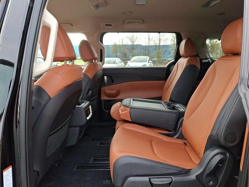 Aurora Black Pearl 2026 Kia Carnival EX