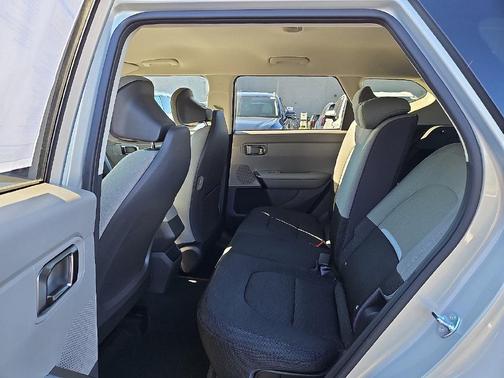 Ivory Silver 2027 Kia Seltos S