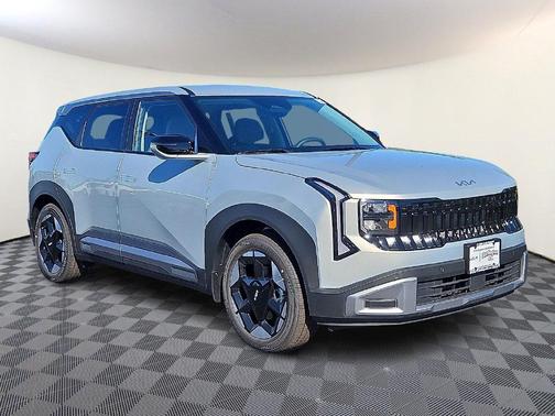 Ivory Silver 2027 Kia Seltos S