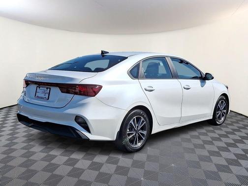 Snow White Pearl 2023 Kia Forte LXS