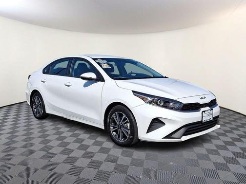 Snow White Pearl 2023 Kia Forte LXS