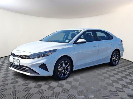 Snow White Pearl 2023 Kia Forte LXS