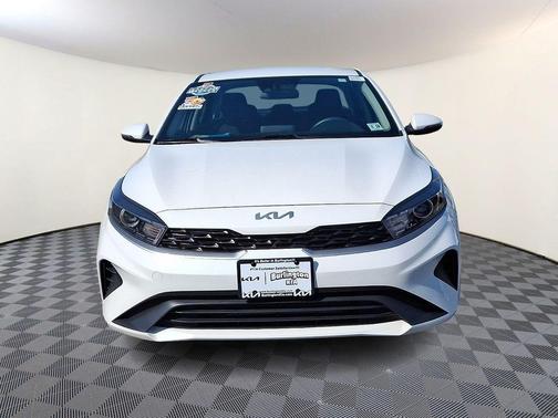 Snow White Pearl 2023 Kia Forte LXS