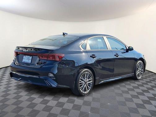 Aurora Black Pearl 2024 Kia Forte GT-Line