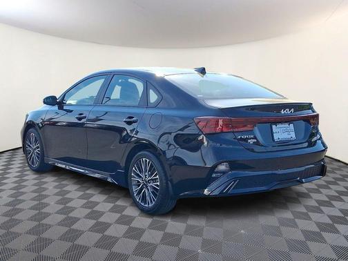 Aurora Black Pearl 2024 Kia Forte GT-Line