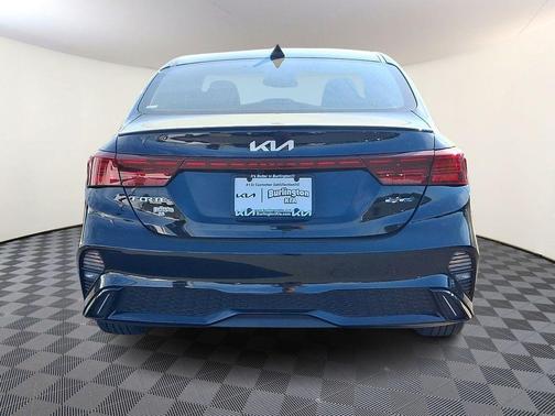 Aurora Black Pearl 2024 Kia Forte GT-Line