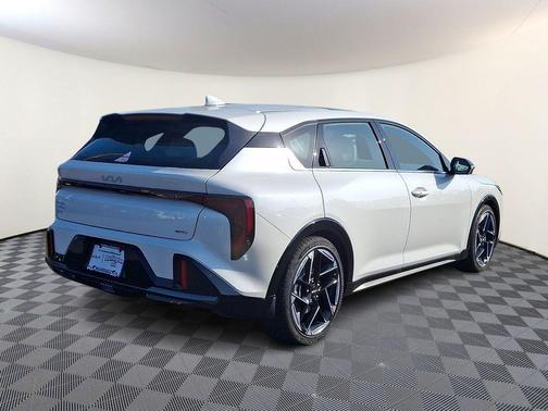 Snow White Pearl 2026 Kia K4 GT-Line