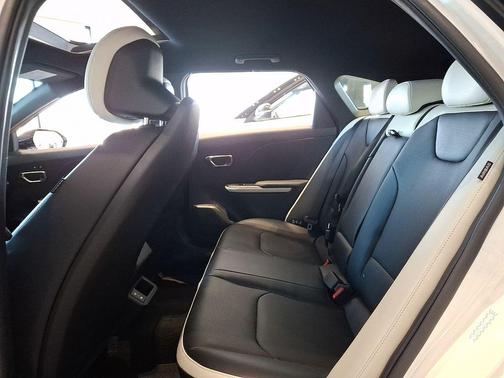 Snow White Pearl 2026 Kia K4 GT-LINE