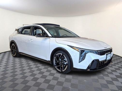 Snow White Pearl 2026 Kia K4 GT-LINE