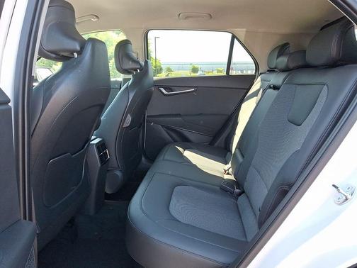 Snow White Pearl 2026 Kia Niro EX