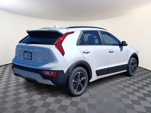 Snow White Pearl 2026 Kia Niro EX