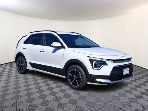 Snow White Pearl 2026 Kia Niro EX