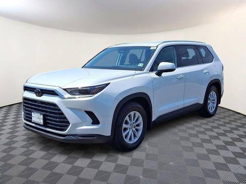 Pearl 2024 Toyota Grand Highlander XLE