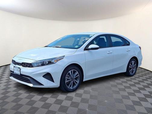 Snow White Pearl 2023 Kia Forte LXS