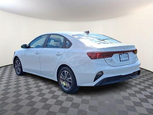 Snow White Pearl 2023 Kia Forte LXS