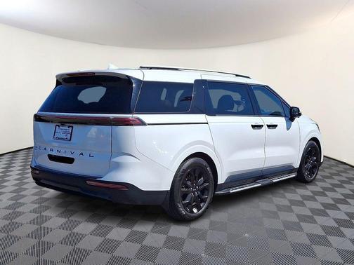 Snow White Pearl 2023 Kia Carnival SX Prestige