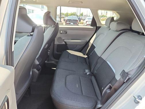 Ivory Silver 2027 Kia Seltos S