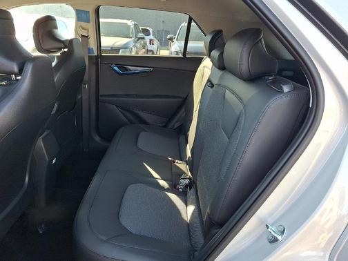 Ivory Silver 2027 Kia Niro LX