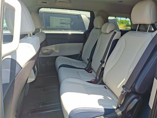 2025 Kia Carnival EX