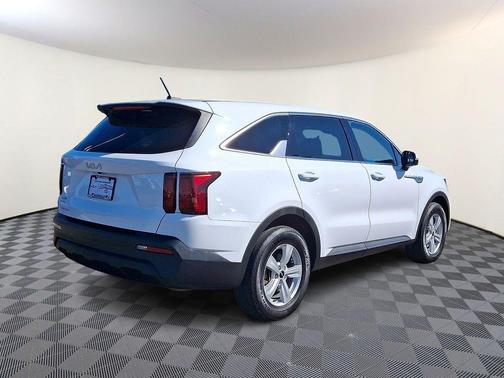 Glacial White Pearl 2023 Kia Sorento LX