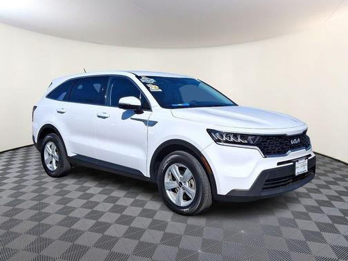 Glacial White Pearl 2023 Kia Sorento LX