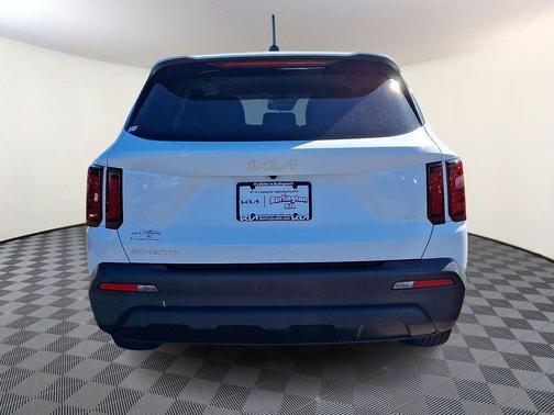 Glacial White Pearl 2023 Kia Sorento LX