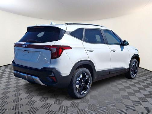 Snow White Pearl 2026 Kia Seltos S