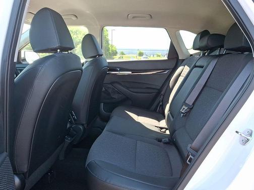 Snow White Pearl 2026 Kia Seltos S
