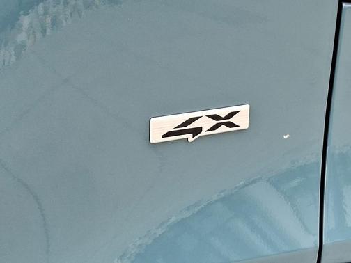 Blue / Black 2026 Kia Seltos S