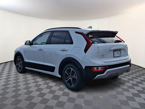 Snow White Pearl 2026 Kia Niro EX