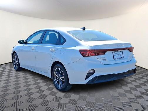 Snow White Pearl 2023 Kia Forte LXS