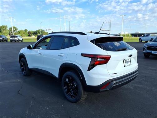 Summit White 2026 Chevrolet Trax LT