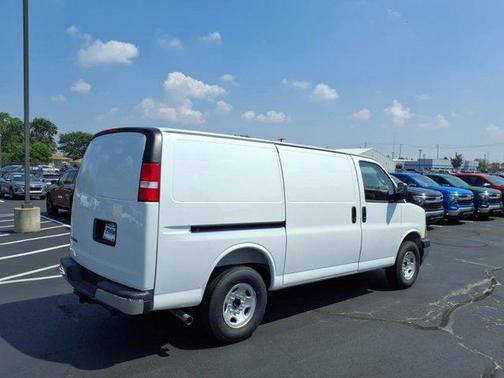 2025 Chevrolet Express 2500 Work Van