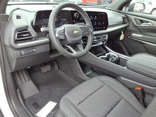 Summit White 2026 Chevrolet Traverse LT